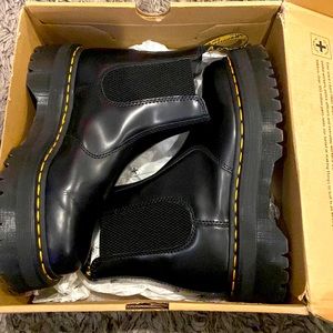 NEW Doc Martin platform Chelsea Boots